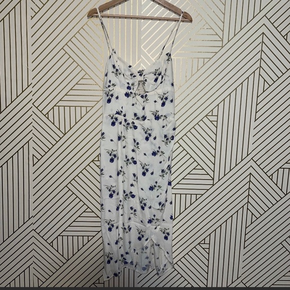 Dress - Picture 5 of 6